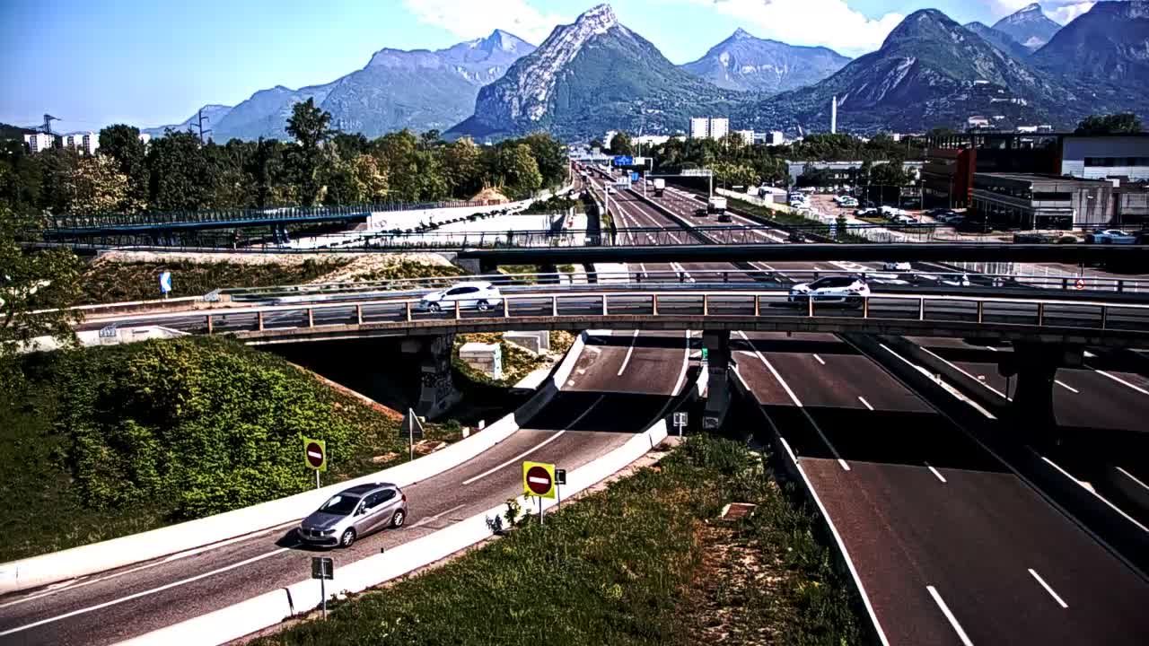 Seyssinet-Pariset: Grenoble-Autoroute A480 à Grenoble. Vue orientée sur l’entrée et sortie de Grenoble Sud