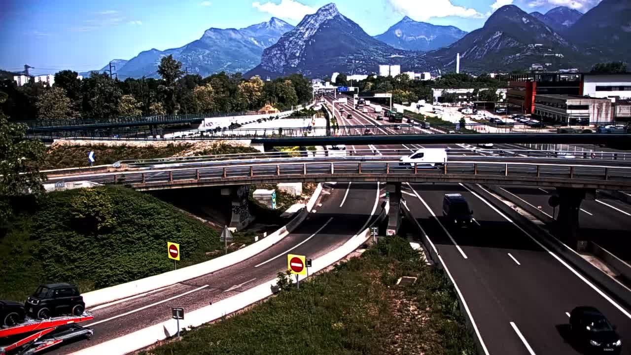 Seyssinet-Pariset: Grenoble-Autoroute A480 à Grenoble. Vue orientée sur l’entrée et sortie de Grenoble Sud