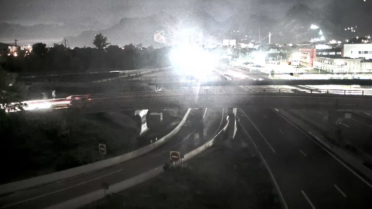Seyssinet-Pariset: Grenoble-Autoroute A480 à Grenoble. Vue orientée sur l’entrée et sortie de Grenoble Sud