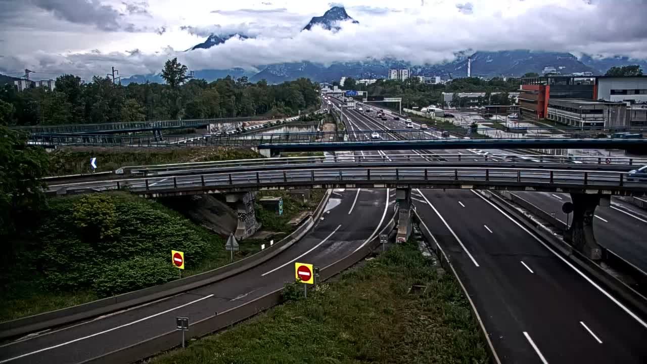 Seyssinet-Pariset: Grenoble-Autoroute A480 à Grenoble. Vue orientée sur l’entrée et sortie de Grenoble Sud
