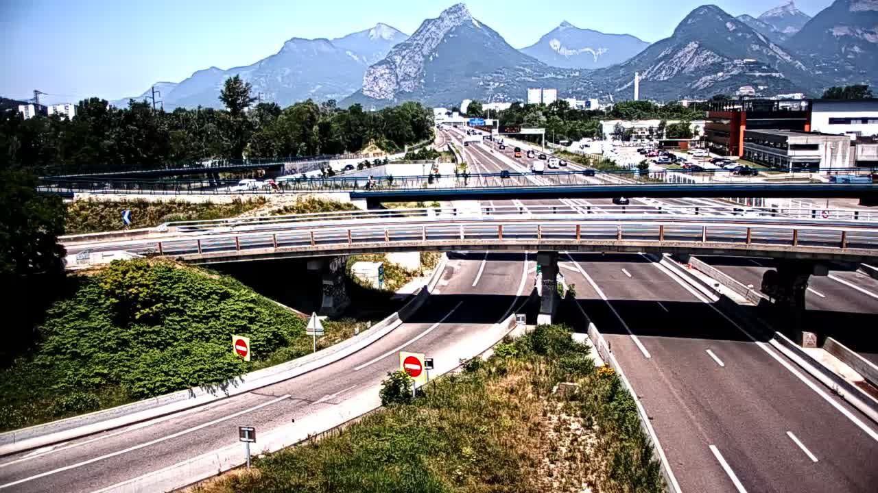 Seyssinet-Pariset: Grenoble-Autoroute A480 à Grenoble. Vue orientée sur l’entrée et sortie de Grenoble Sud