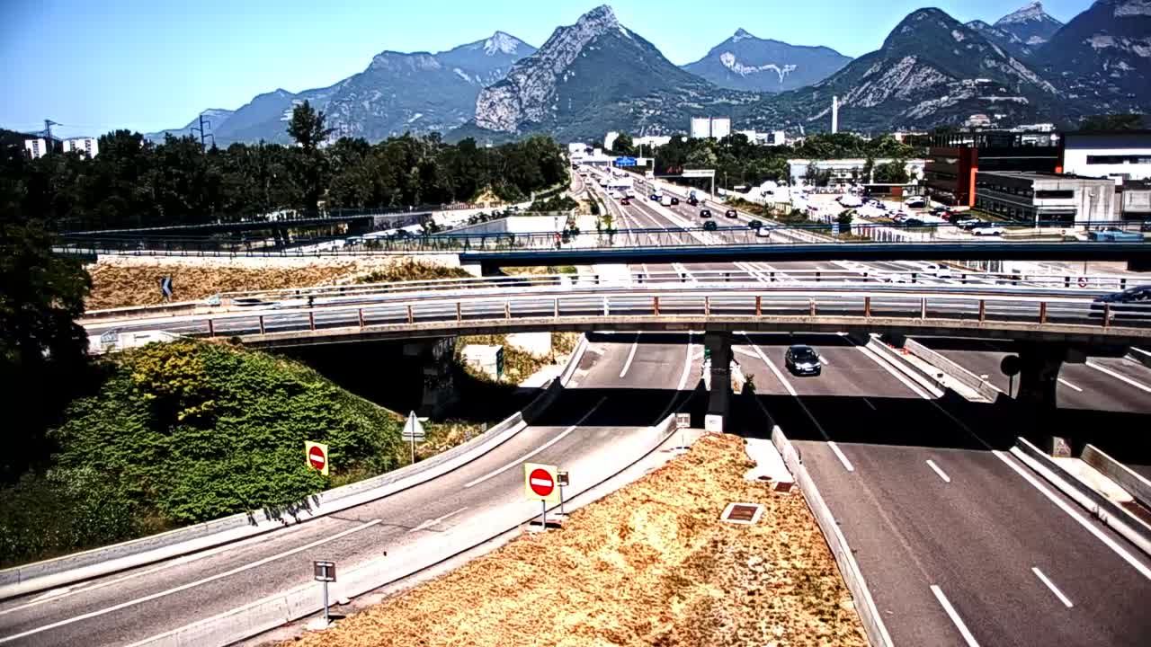 Seyssinet-Pariset: Grenoble-Autoroute A480 à Grenoble. Vue orientée sur l’entrée et sortie de Grenoble Sud