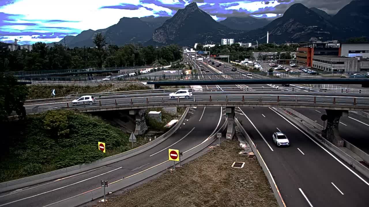 Seyssinet-Pariset: Grenoble-Autoroute A480 à Grenoble. Vue orientée sur l’entrée et sortie de Grenoble Sud