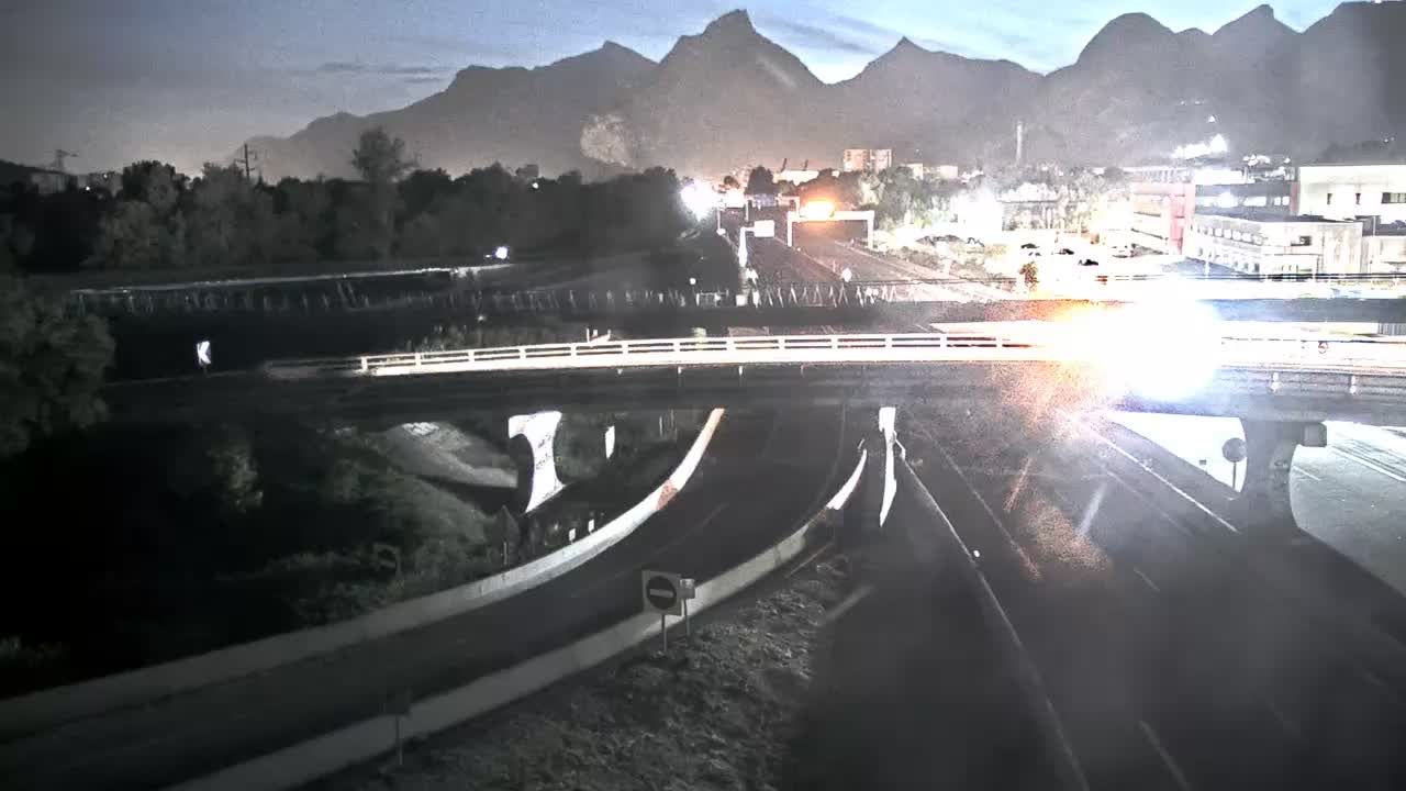 Seyssinet-Pariset: Grenoble-Autoroute A480 à Grenoble. Vue orientée sur l’entrée et sortie de Grenoble Sud