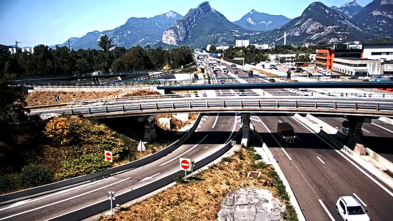 Seyssinet-Pariset: Grenoble-Autoroute A480 à Grenoble. Vue orientée sur l’entrée et sortie de Grenoble Sud