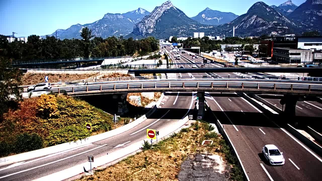 Seyssinet-Pariset: Grenoble-Autoroute A480 à Grenoble. Vue orientée sur l’entrée et sortie de Grenoble Sud