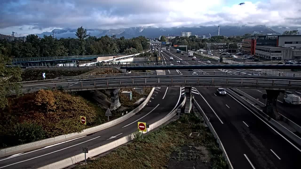 Seyssinet-Pariset: Grenoble-Autoroute A480 à Grenoble. Vue orientée sur l’entrée et sortie de Grenoble Sud
