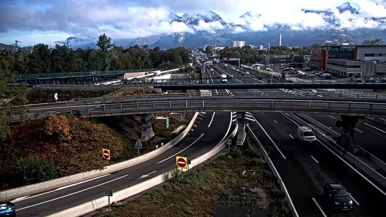 Seyssinet-Pariset: Grenoble-Autoroute A480 à Grenoble. Vue orientée sur l’entrée et sortie de Grenoble Sud