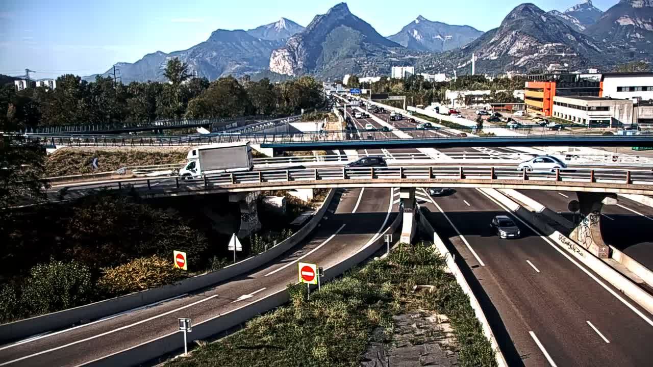 Seyssinet-Pariset: Grenoble-Autoroute A480 à Grenoble. Vue orientée sur l’entrée et sortie de Grenoble Sud
