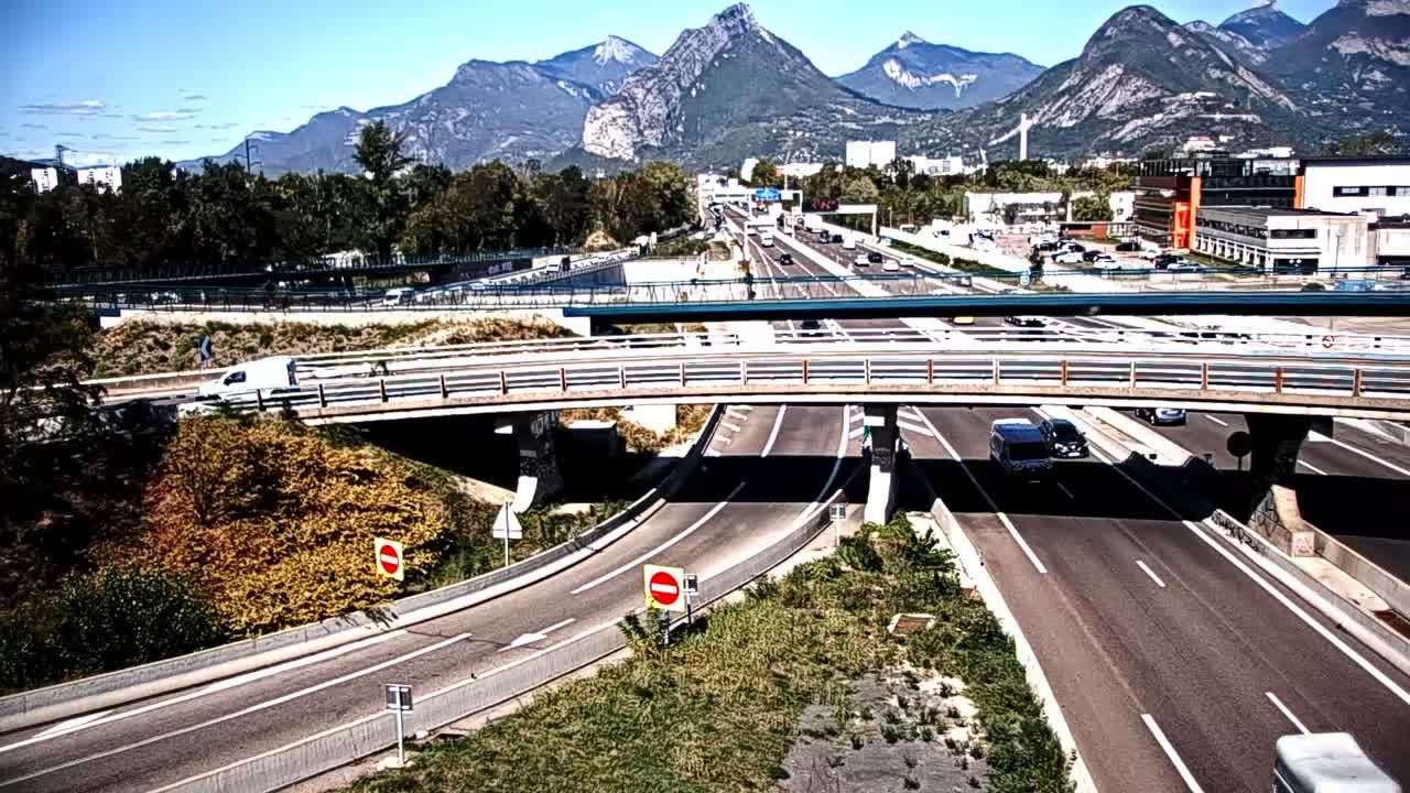 Seyssinet-Pariset: Grenoble-Autoroute A480 à Grenoble. Vue orientée sur l’entrée et sortie de Grenoble Sud