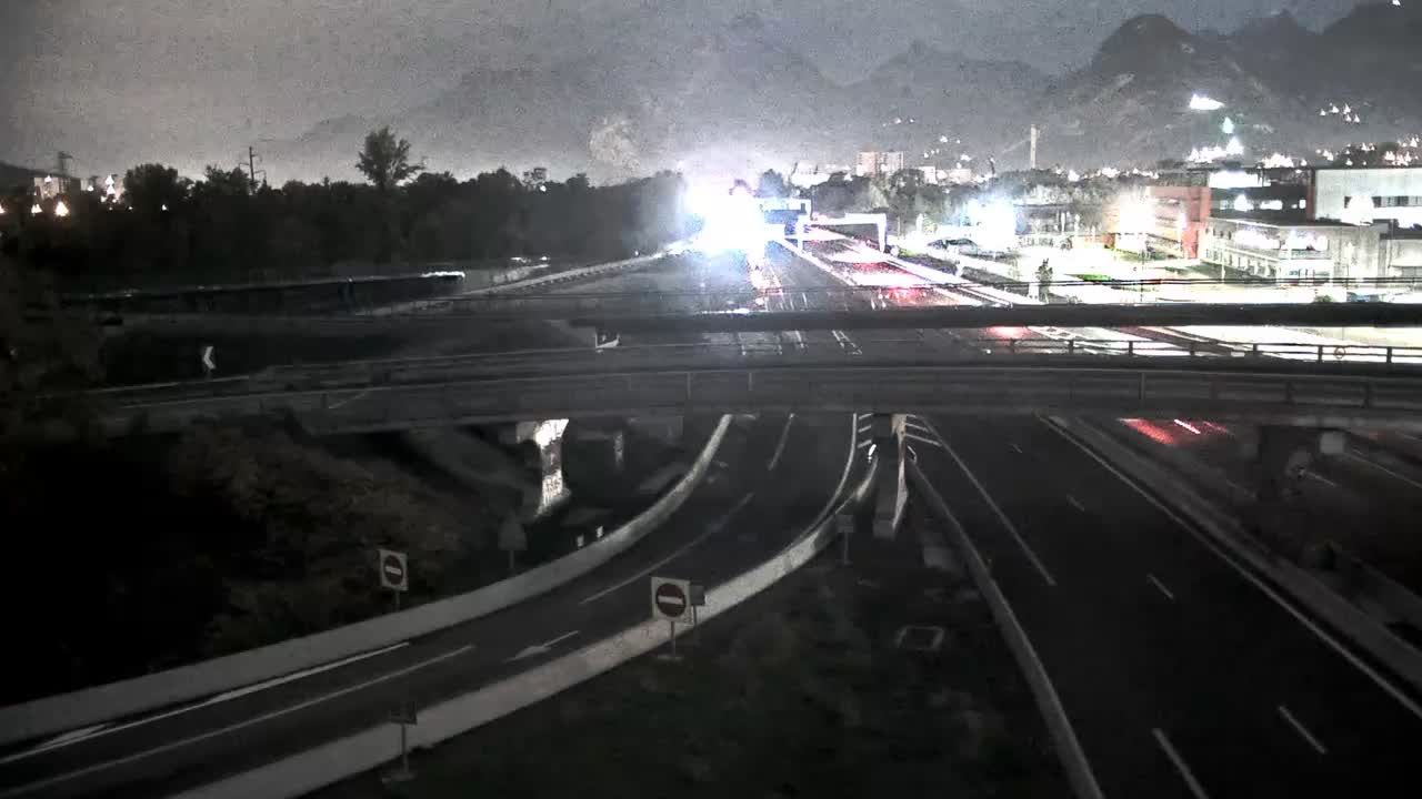 Seyssinet-Pariset: Grenoble-Autoroute A480 à Grenoble. Vue orientée sur l’entrée et sortie de Grenoble Sud