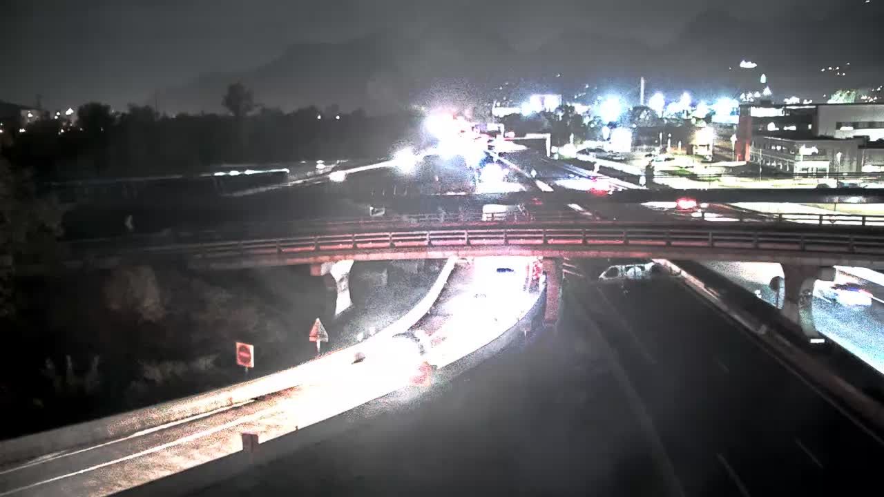 Seyssinet-Pariset: Grenoble-Autoroute A480 à Grenoble. Vue orientée sur l’entrée et sortie de Grenoble Sud