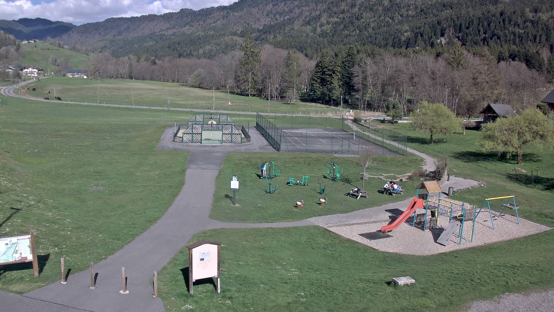 Bourget-en-Huile › Est