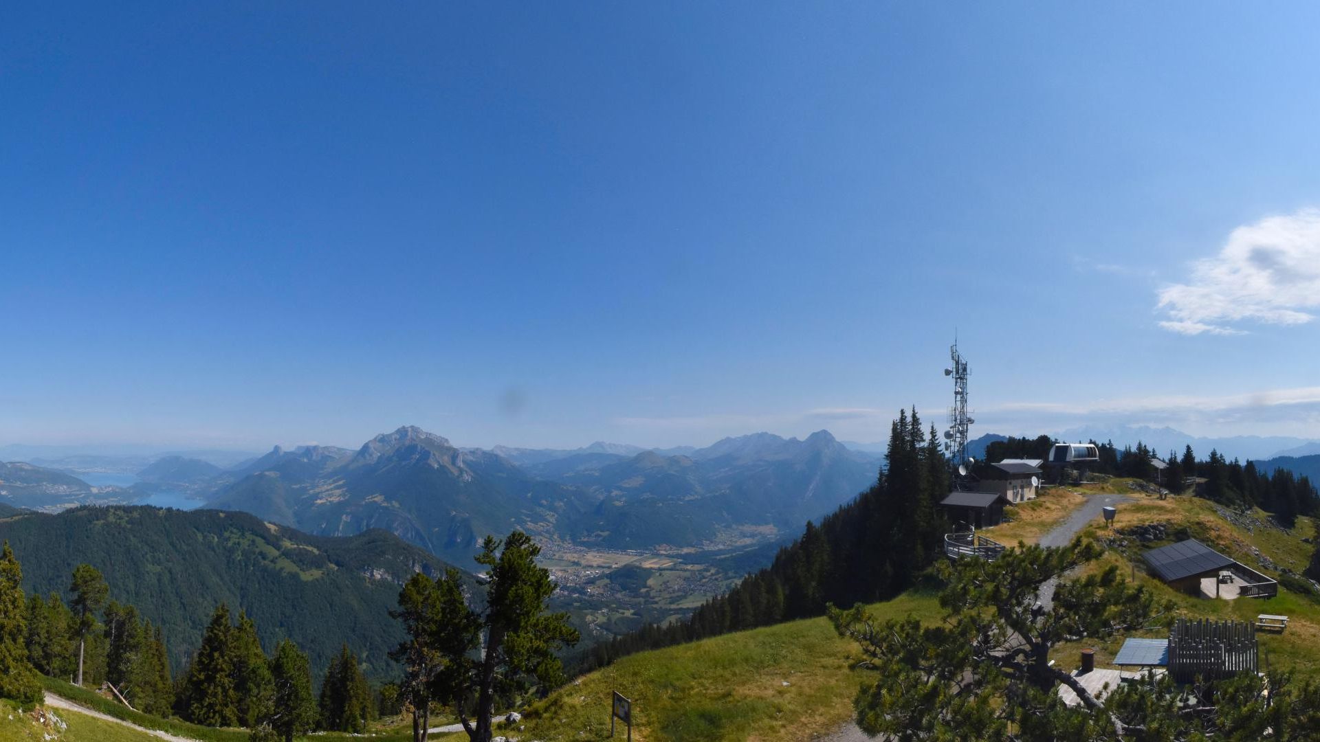 Faverges-Seythenex: Station La Sambuy - Lake Annecy - Mont Blanc massif