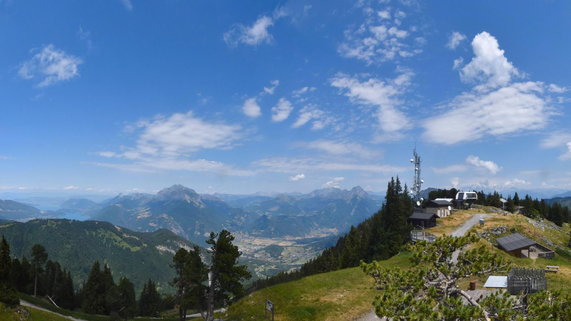 Faverges-Seythenex: Station La Sambuy - Lake Annecy - Mont Blanc massif