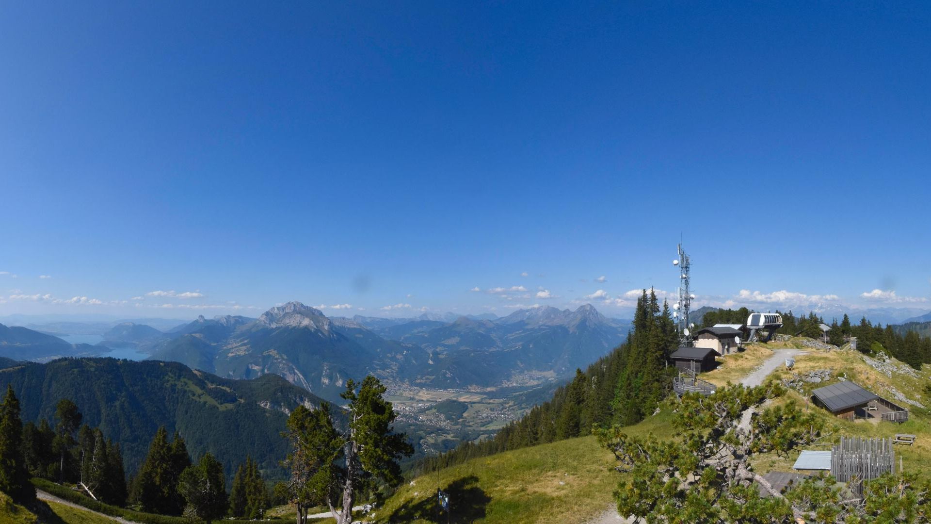Faverges-Seythenex: Station La Sambuy - Lake Annecy - Mont Blanc massif
