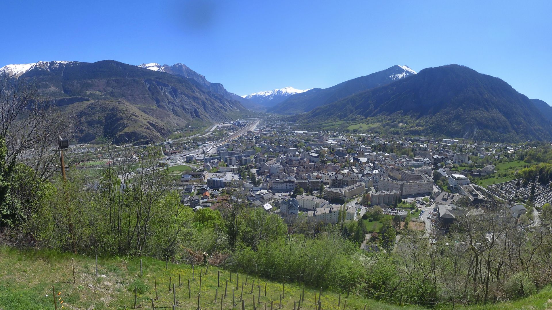 Saint-Jean-de-Maurienne › Est