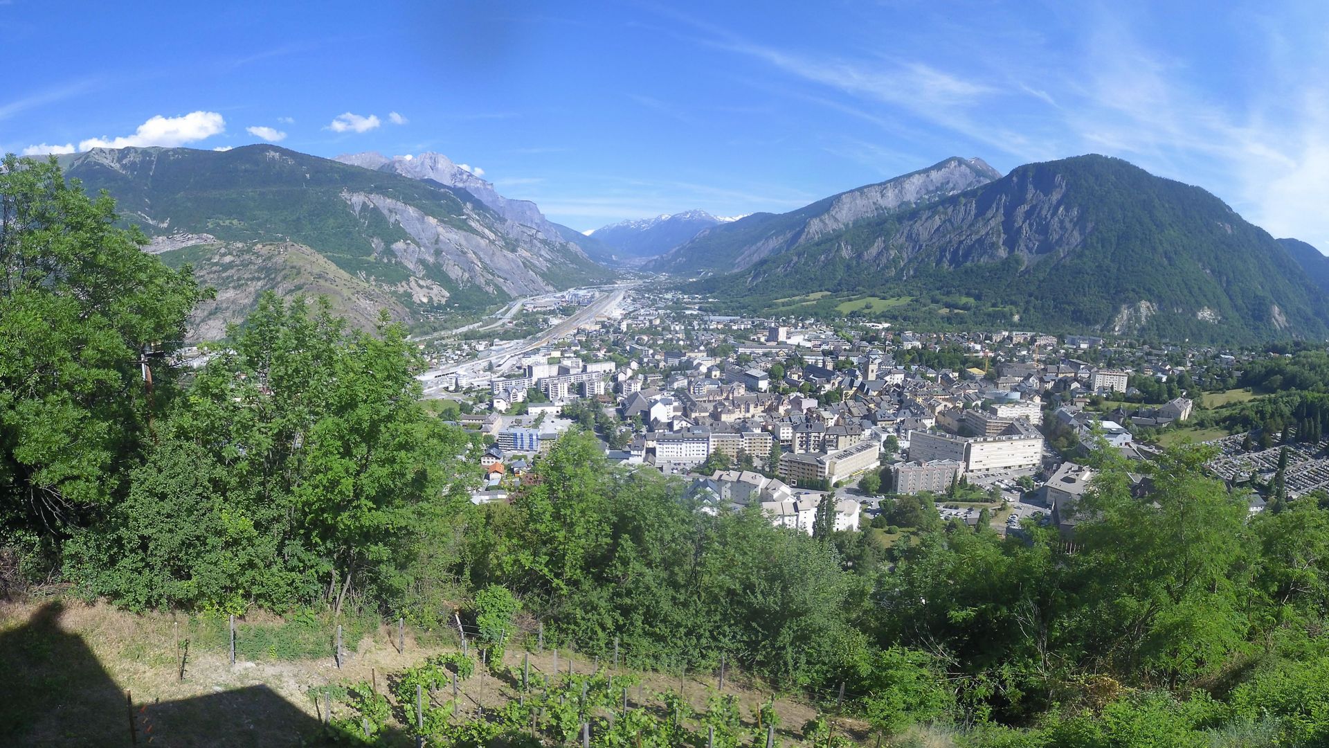 Saint-Jean-de-Maurienne › Est