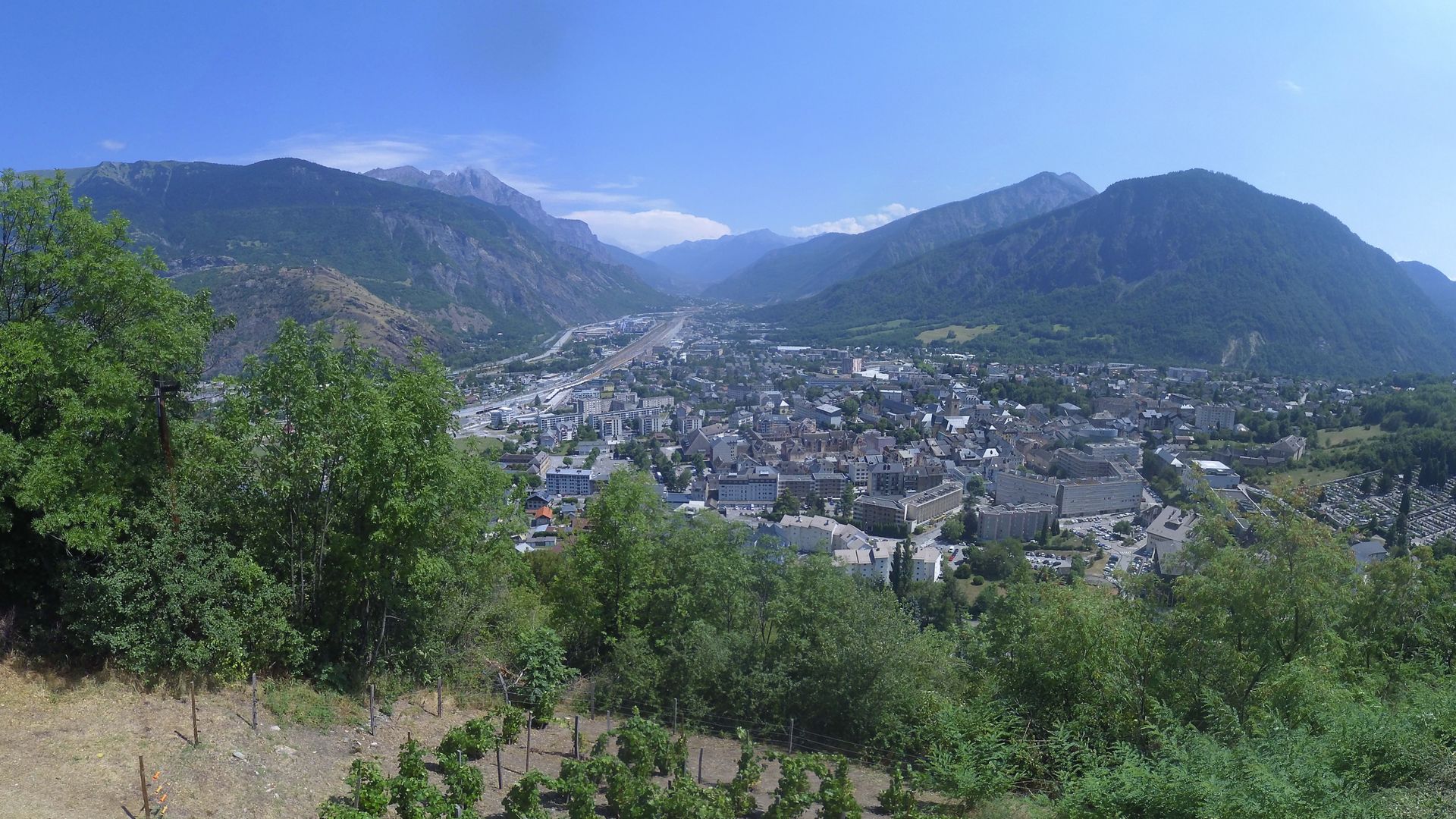 Saint-Jean-de-Maurienne › Est