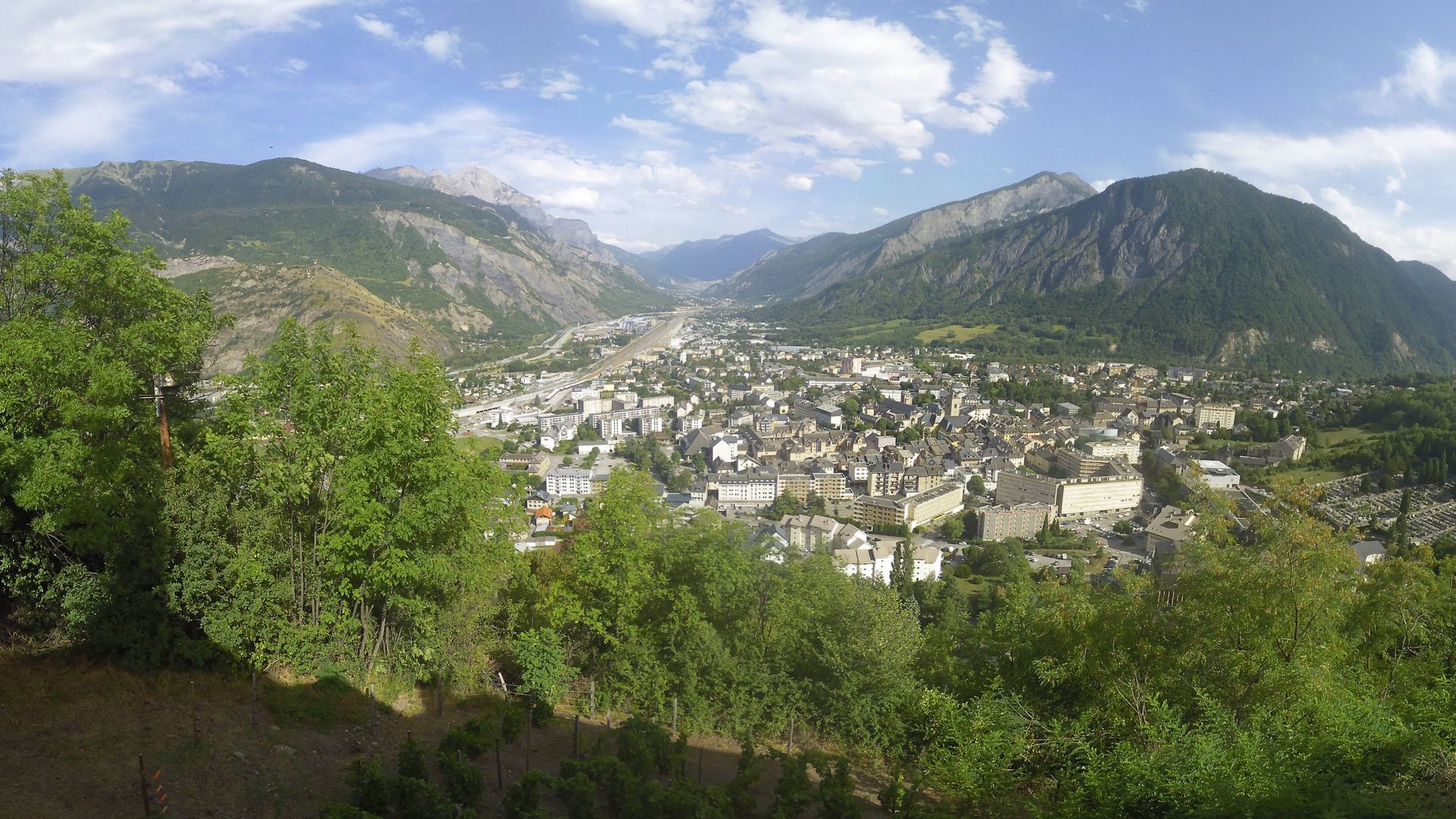 Saint-Jean-de-Maurienne › Est