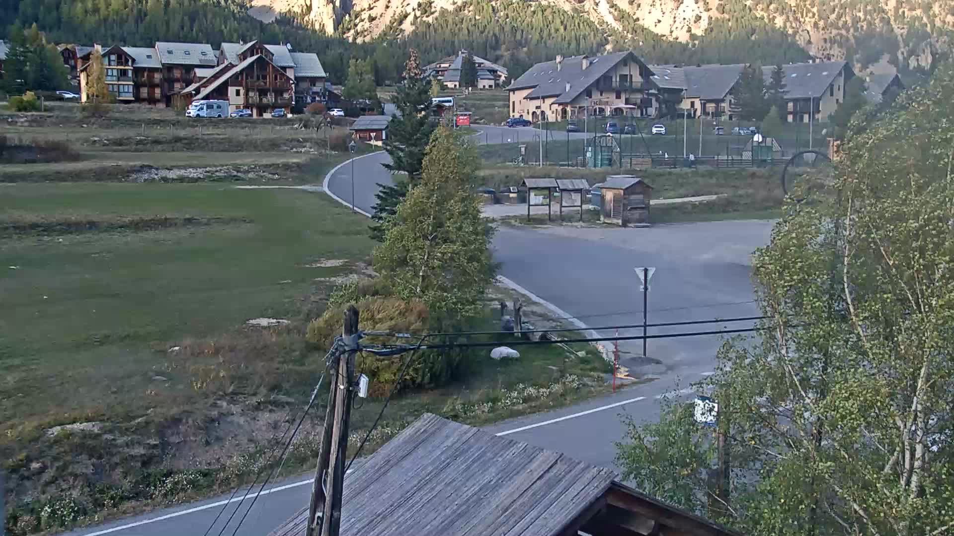 Névache › Nord-est: Ski School Névache - Névache village la boulangerie