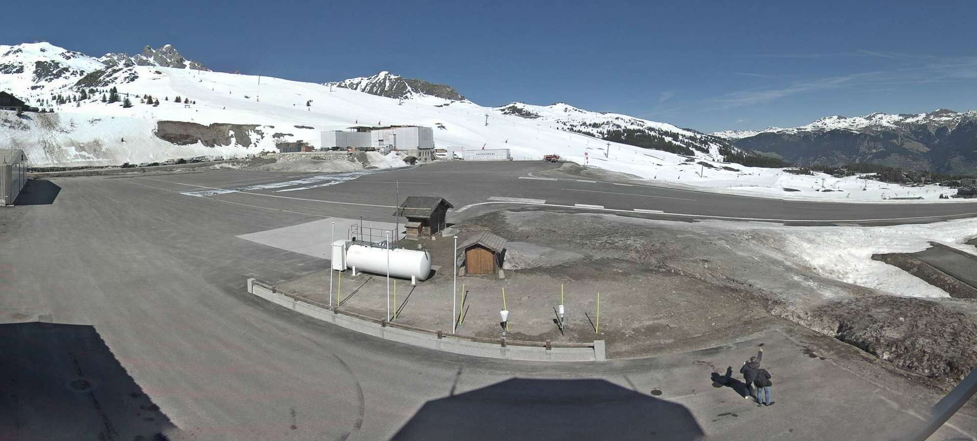 Courchevel › Nord-ouest: Airport - Auvergne-Rhône-Alpes, France: Runway 04