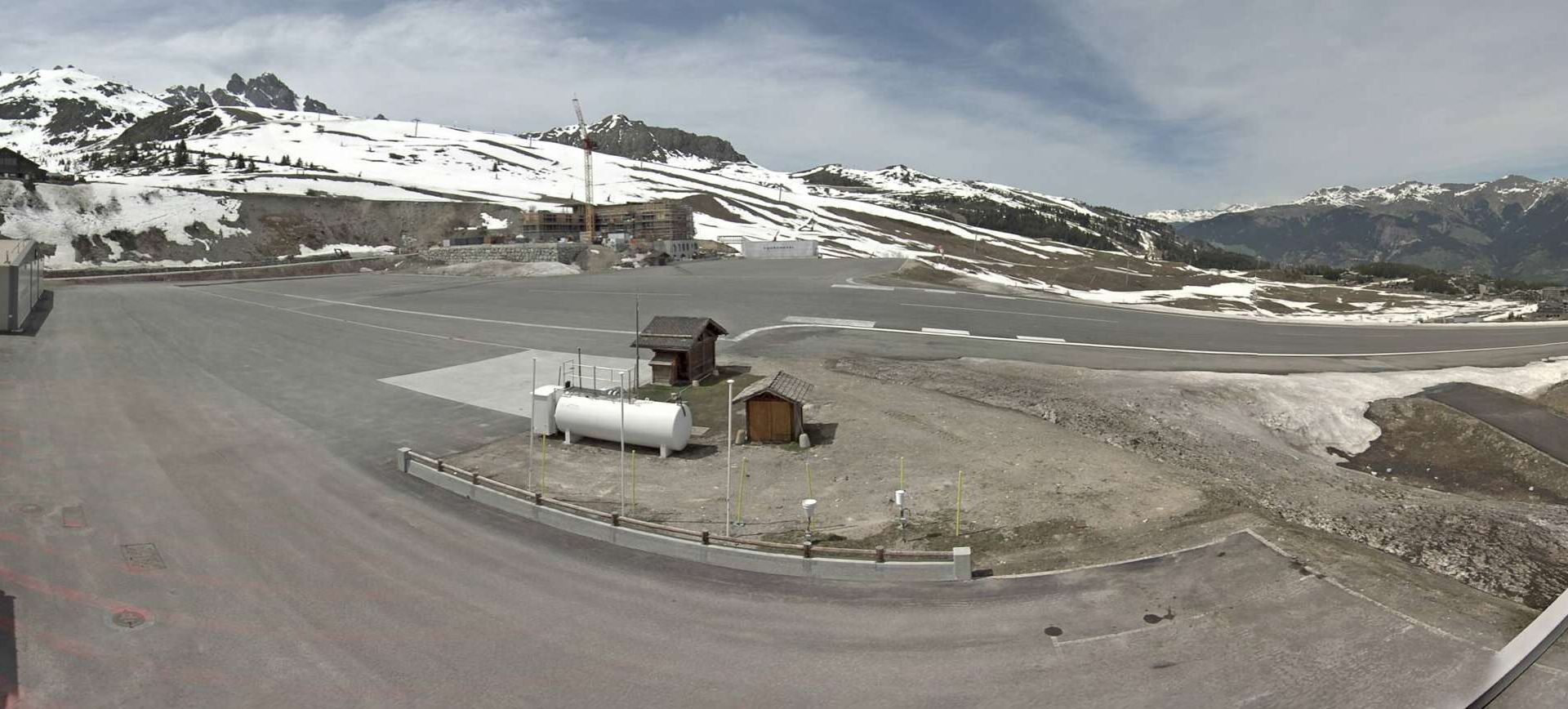 Courchevel › Nord-ouest: Airport - Auvergne-Rhône-Alpes, France: Runway 04