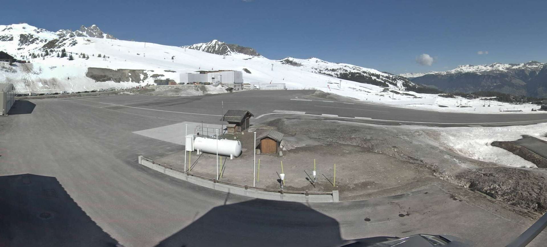 Courchevel › Nord-ouest: Airport - Auvergne-Rhône-Alpes, France: Runway 04