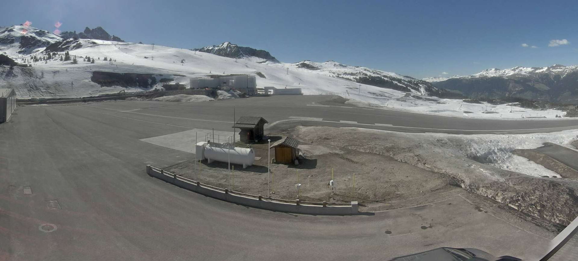 Courchevel › Nord-ouest: Airport - Auvergne-Rhône-Alpes, France: Runway 04