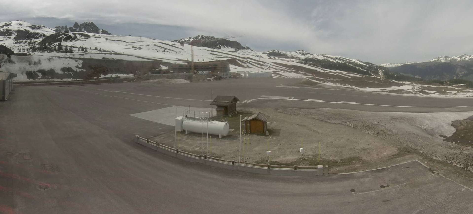 Courchevel › Nord-ouest: Airport - Auvergne-Rhône-Alpes, France: Runway 04
