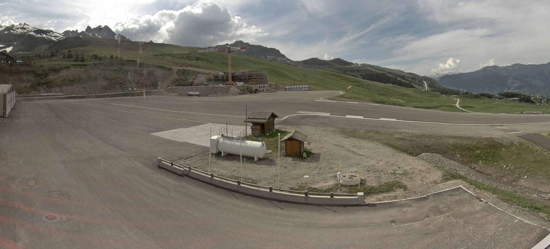Courchevel › Nord-ouest: Airport - Auvergne-Rhône-Alpes, France: Runway 04
