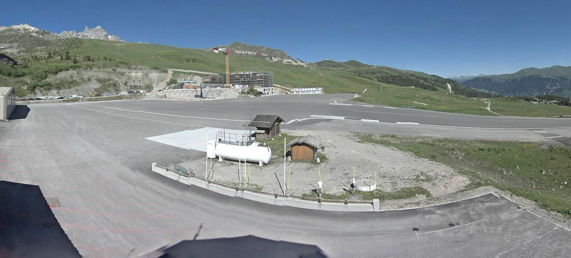 Courchevel › Nord-ouest: Airport - Auvergne-Rhône-Alpes, France: Runway 04