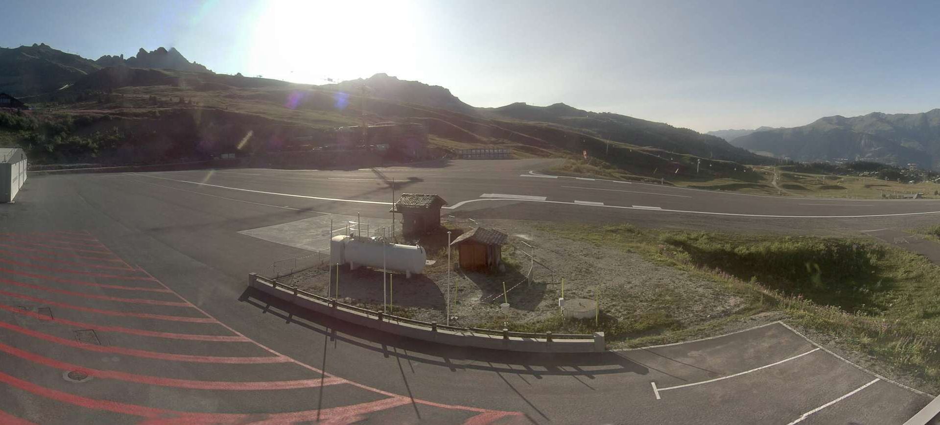 Courchevel › Nord-ouest: Airport - Auvergne-Rhône-Alpes, France: Runway 04
