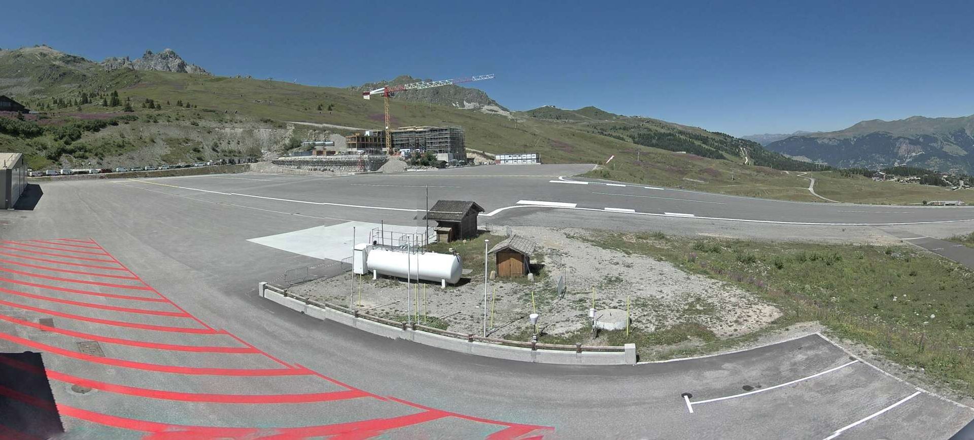 Courchevel › Nord-ouest: Airport - Auvergne-Rhône-Alpes, France: Runway 04
