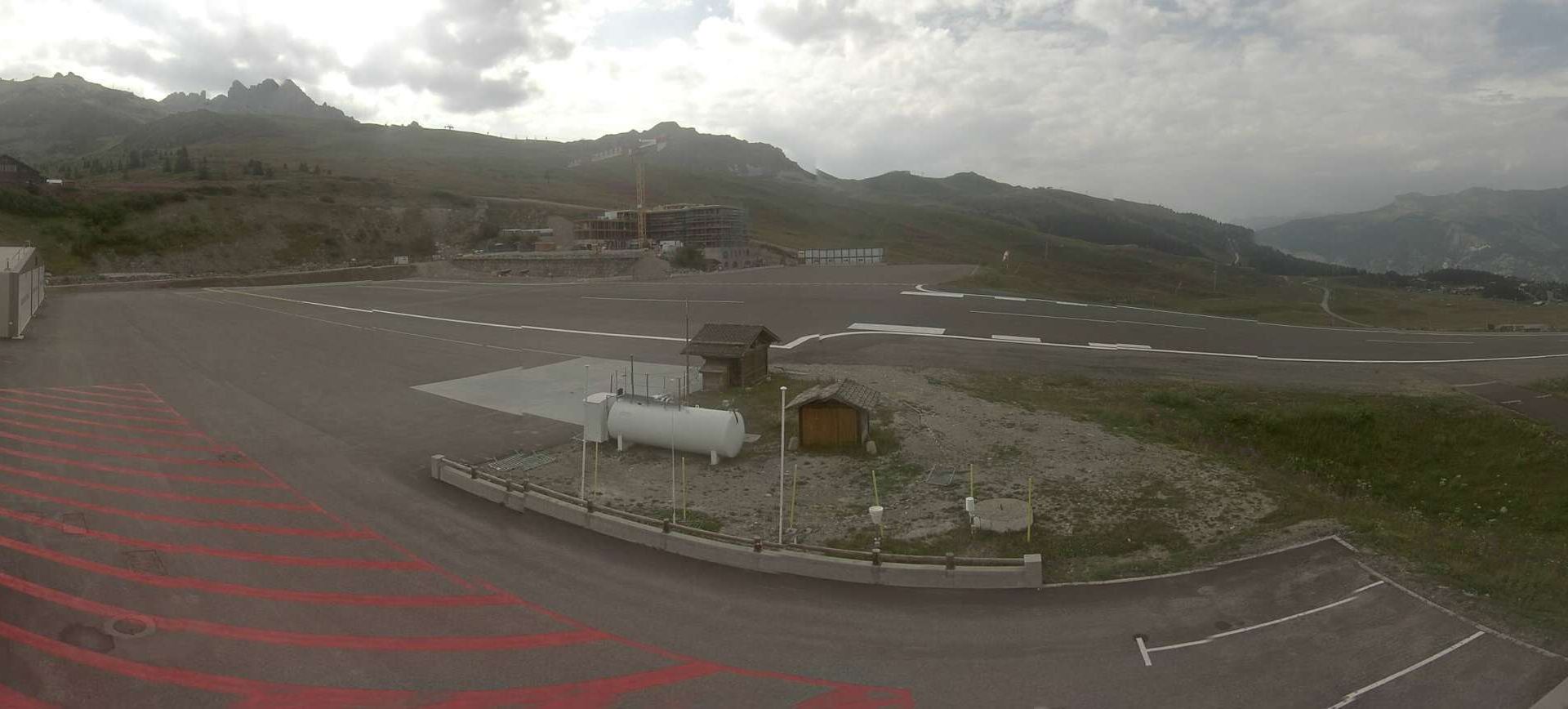 Courchevel › Nord-ouest: Airport - Auvergne-Rhône-Alpes, France: Runway 04