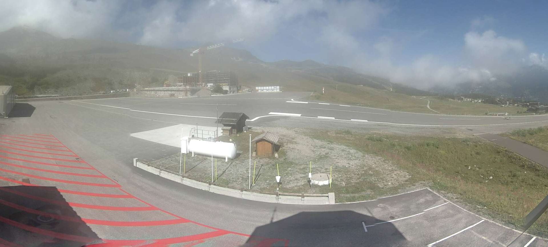 Courchevel › Nord-ouest: Airport - Auvergne-Rhône-Alpes, France: Runway 04