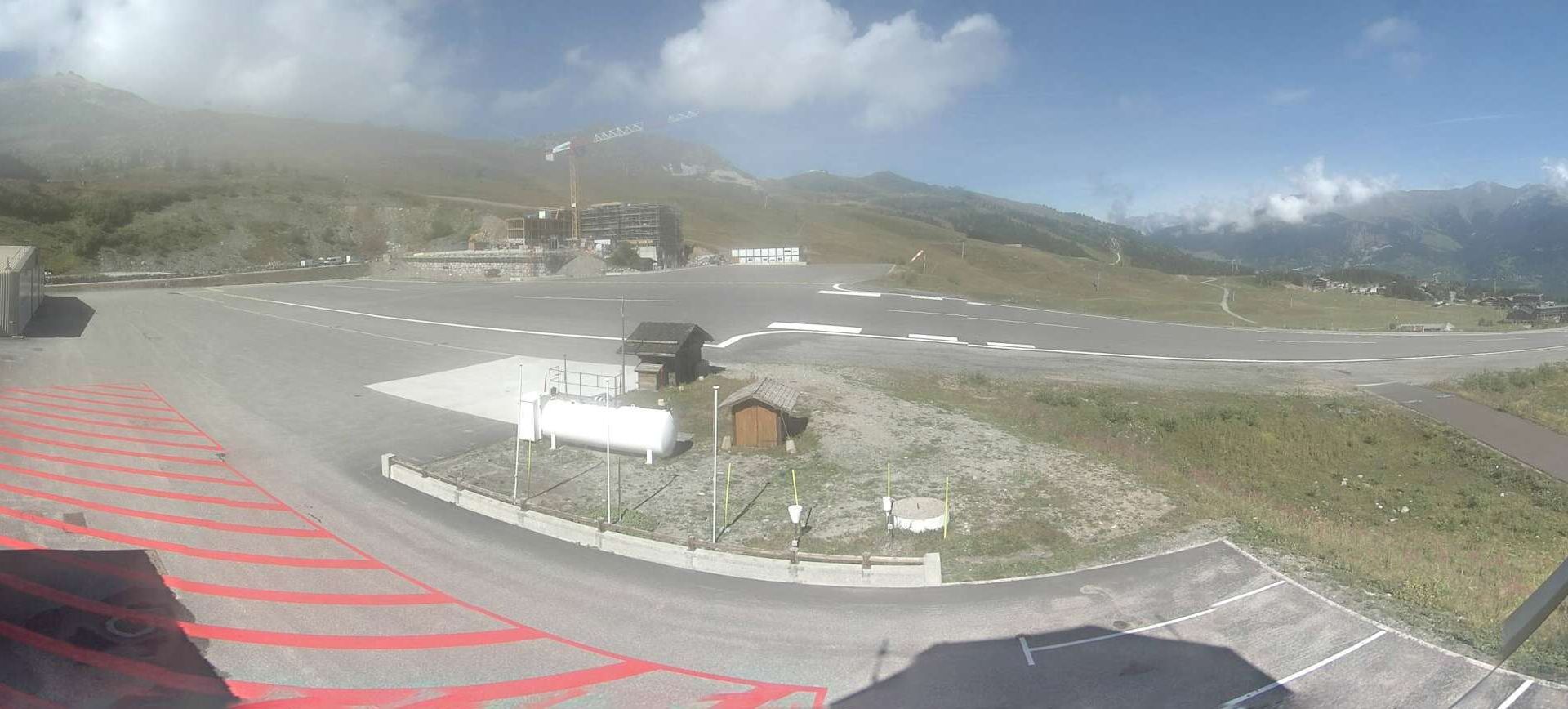 Courchevel › Nord-ouest: Airport - Auvergne-Rhône-Alpes, France: Runway 04