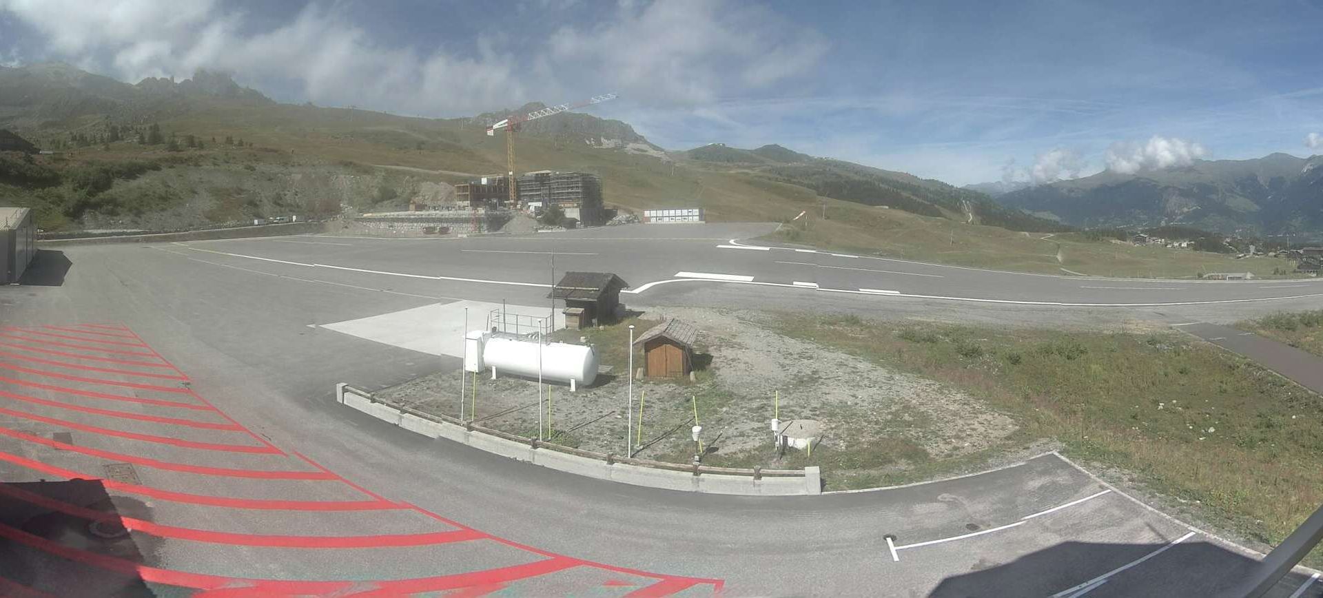 Courchevel › Nord-ouest: Airport - Auvergne-Rhône-Alpes, France: Runway 04