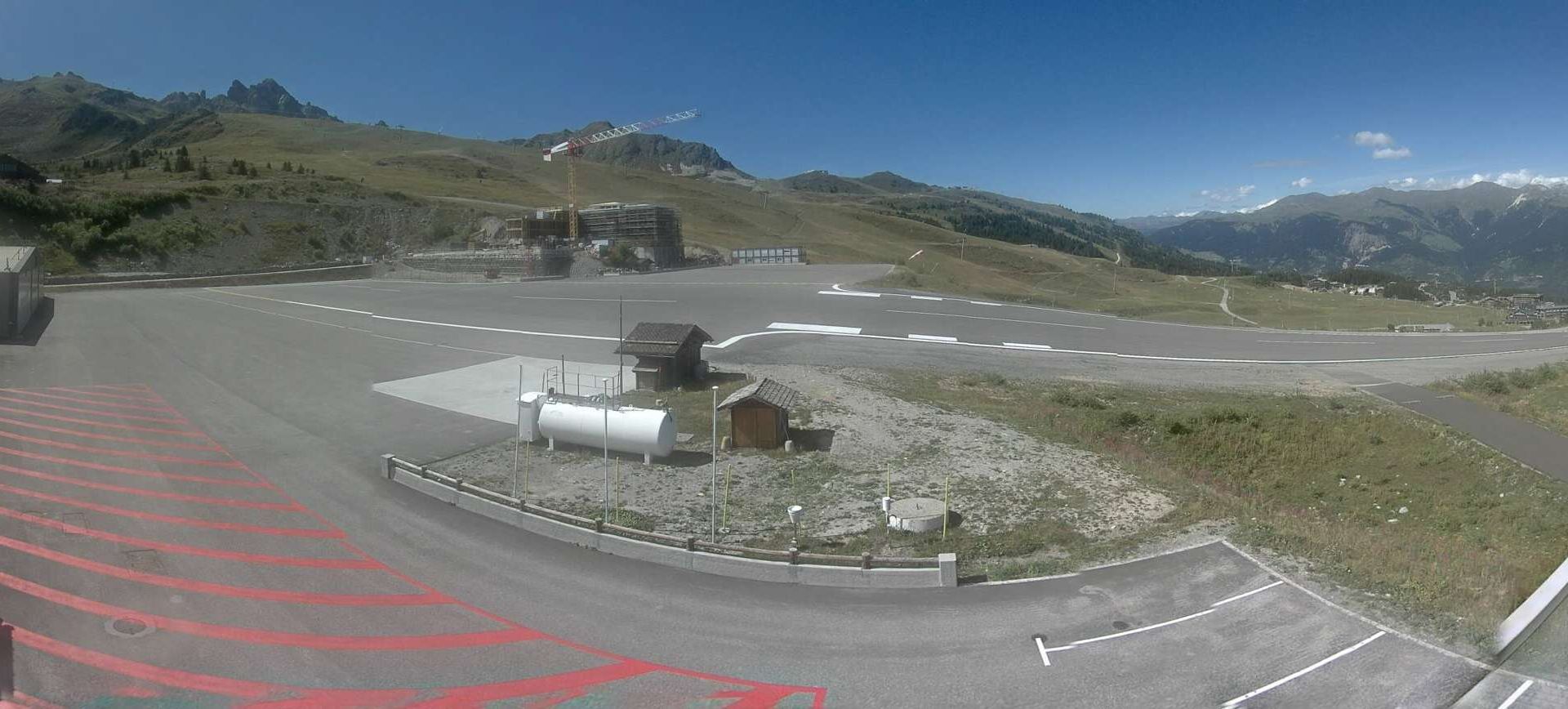 Courchevel › Nord-ouest: Airport - Auvergne-Rhône-Alpes, France: Runway 04