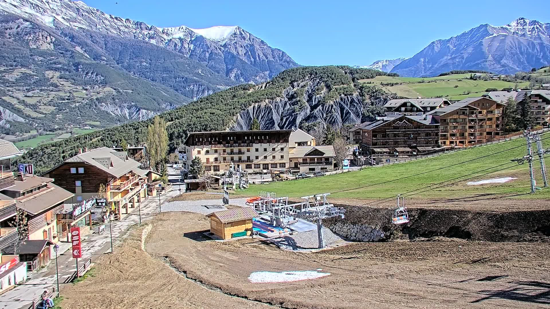 Enchastrayes: Barcelonnette-Panoramique HD