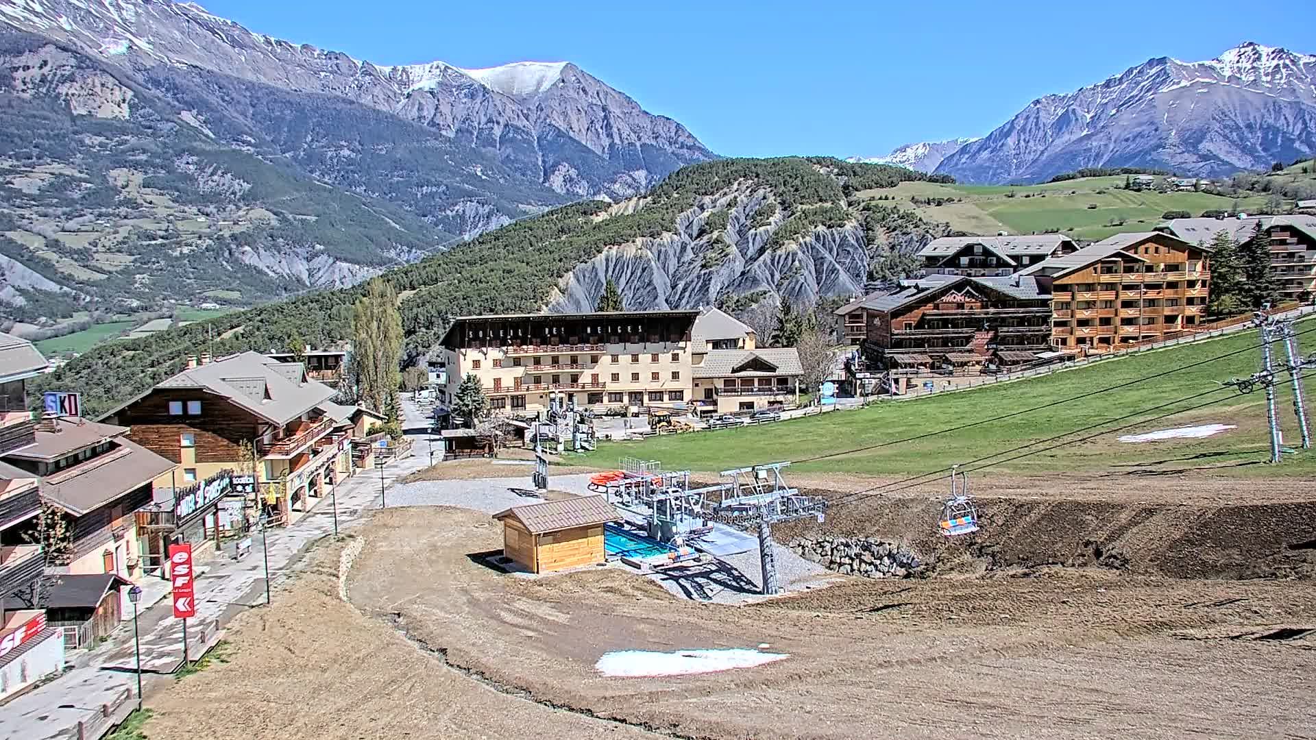 Enchastrayes: Barcelonnette-Panoramique HD