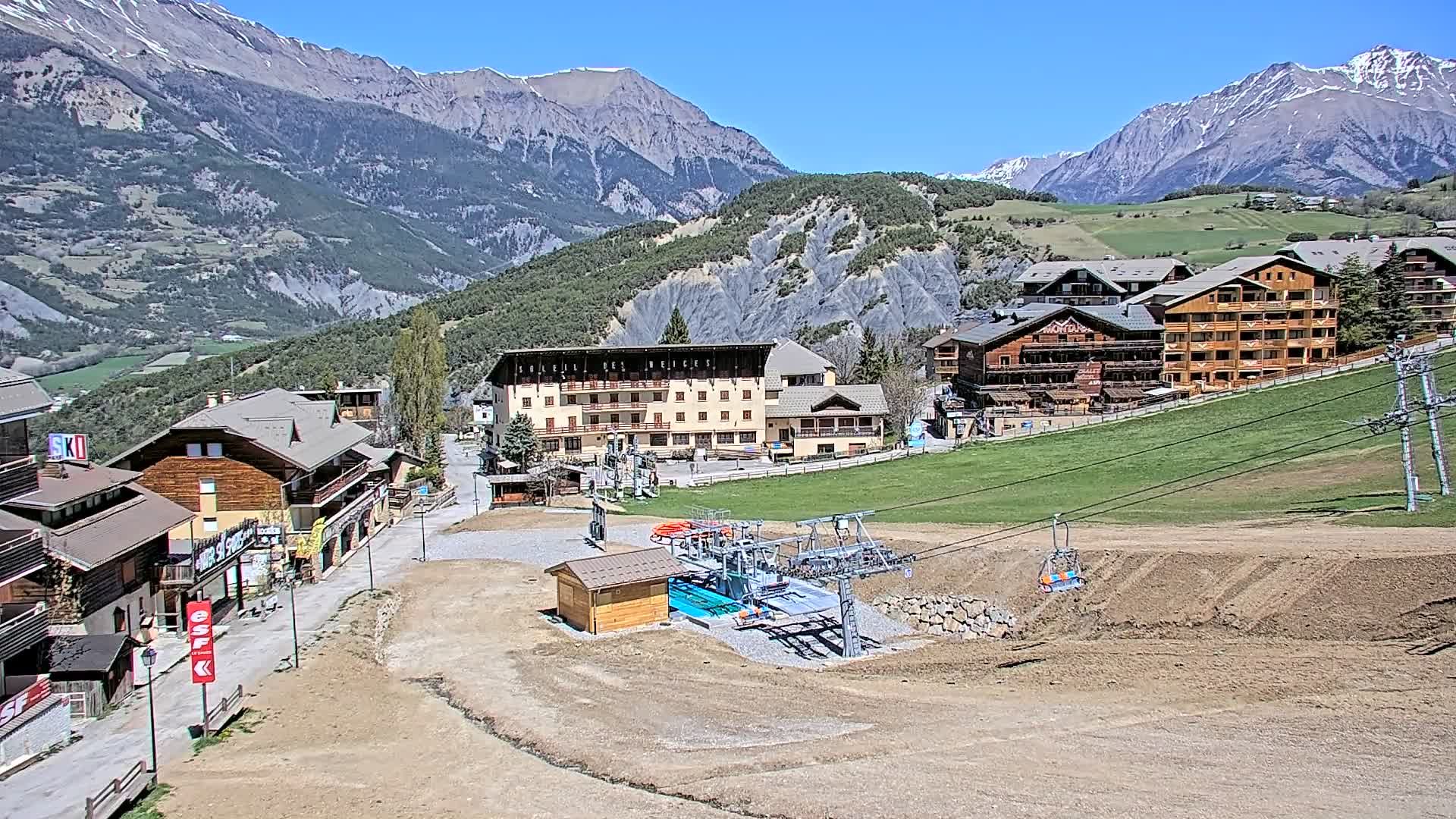 Enchastrayes: Barcelonnette-Panoramique HD