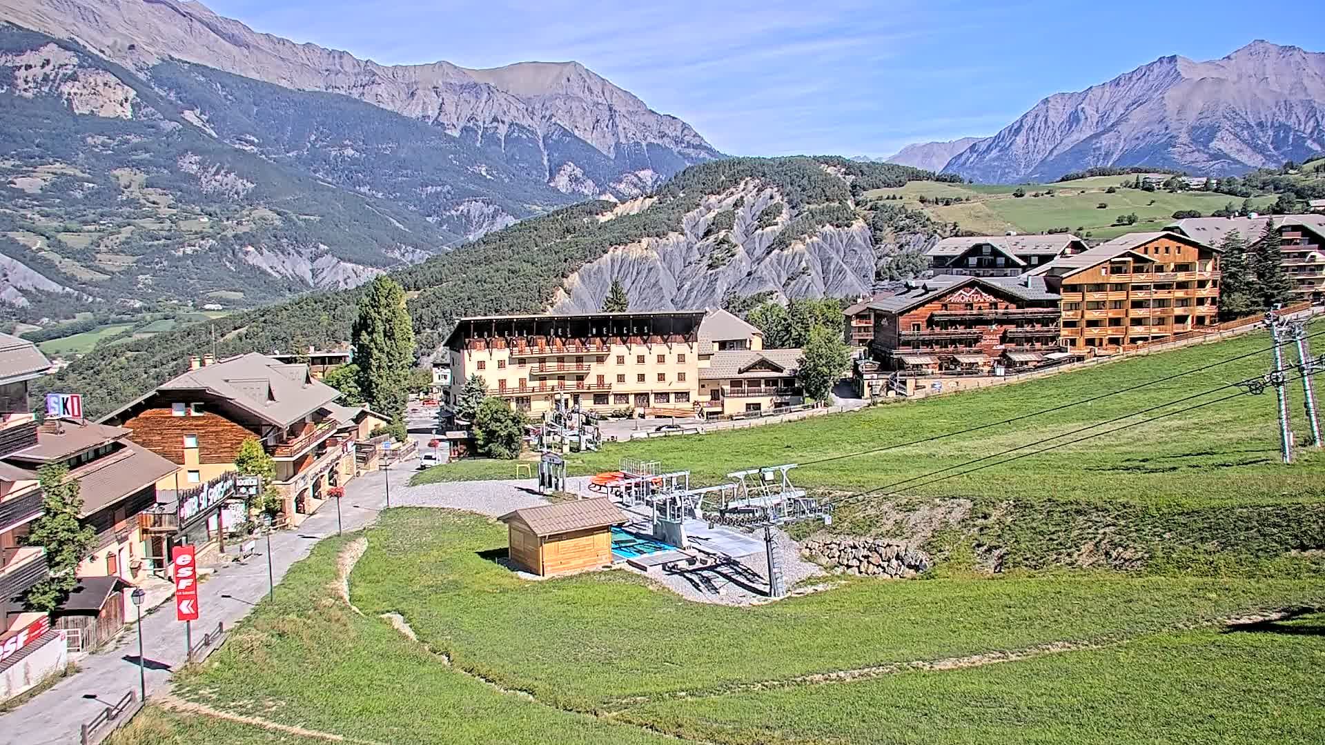 Enchastrayes: Barcelonnette-Panoramique HD