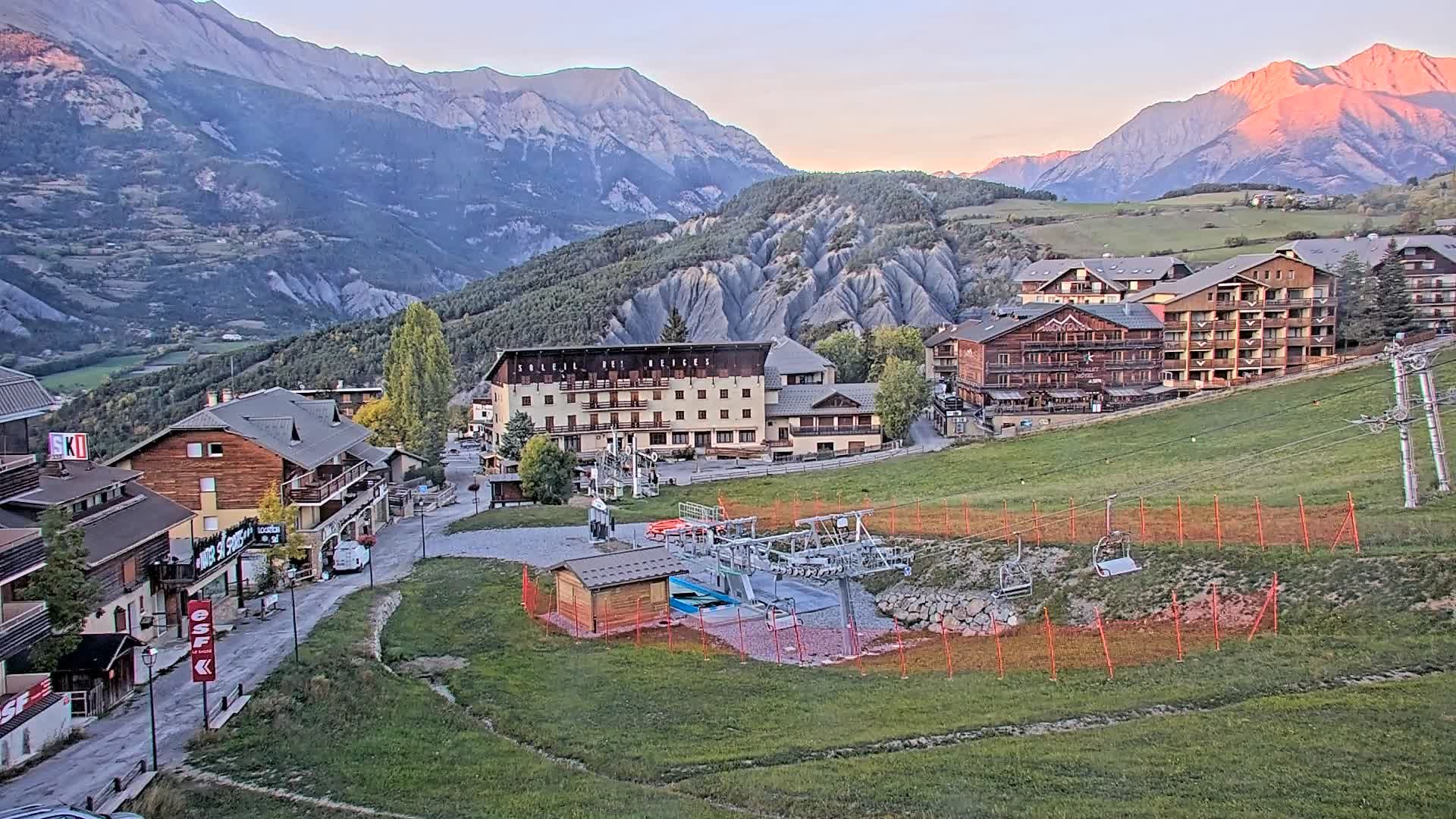 Enchastrayes: Barcelonnette-Panoramique HD