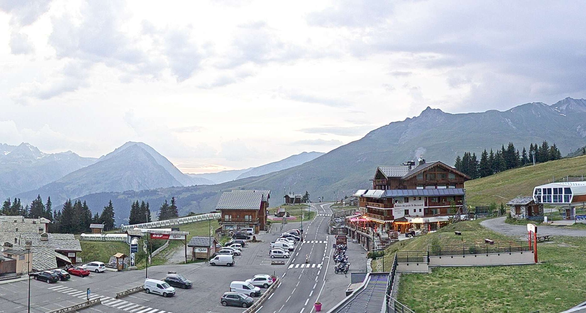 Montvalezan › Nord-ouest: Roches Noires Express - Hôtel Restaurant Relais du Petit Saint Bernard - Chalet Le Schatzi