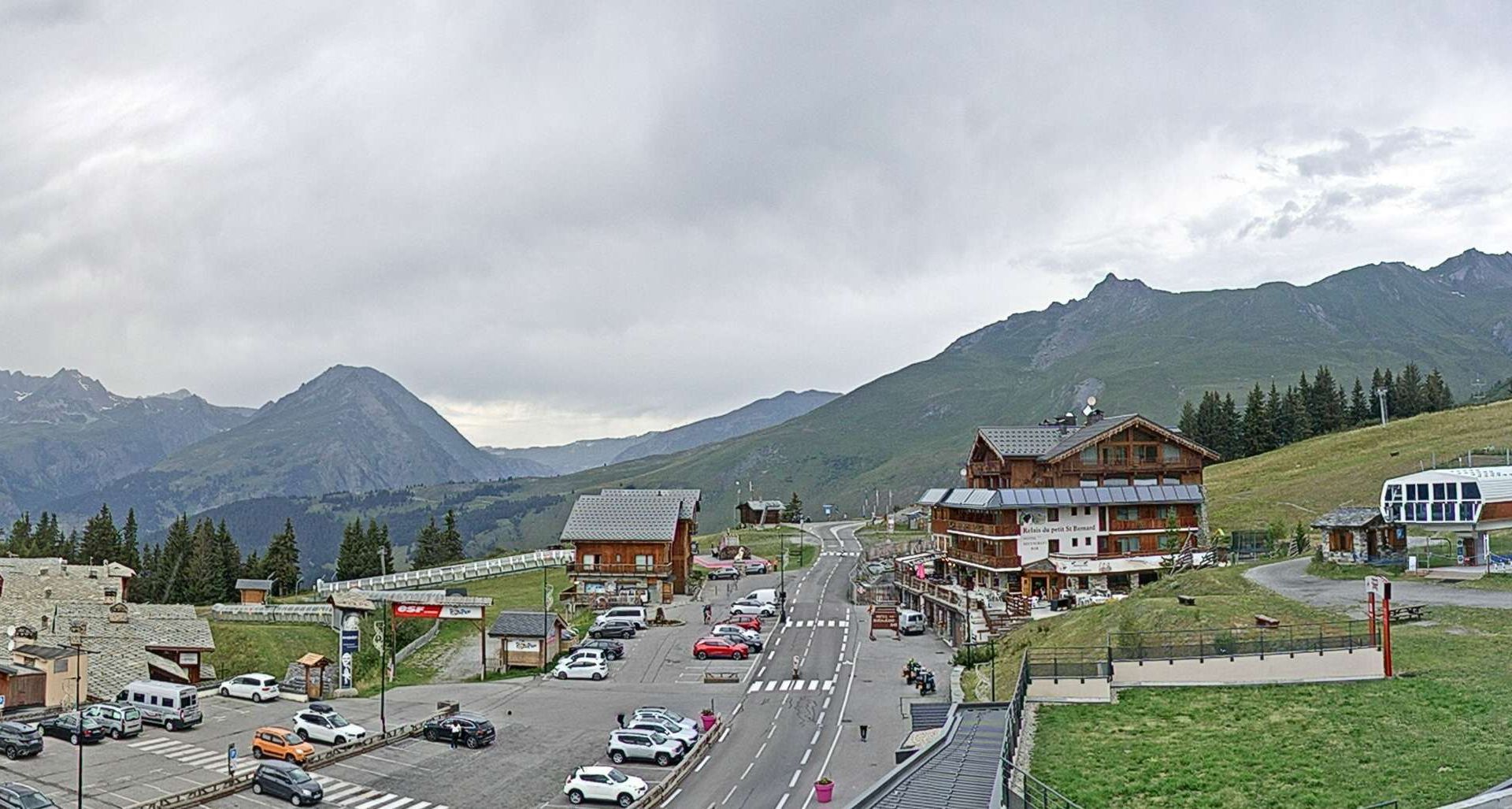 Montvalezan › Nord-ouest: Roches Noires Express - Hôtel Restaurant Relais du Petit Saint Bernard - Chalet Le Schatzi
