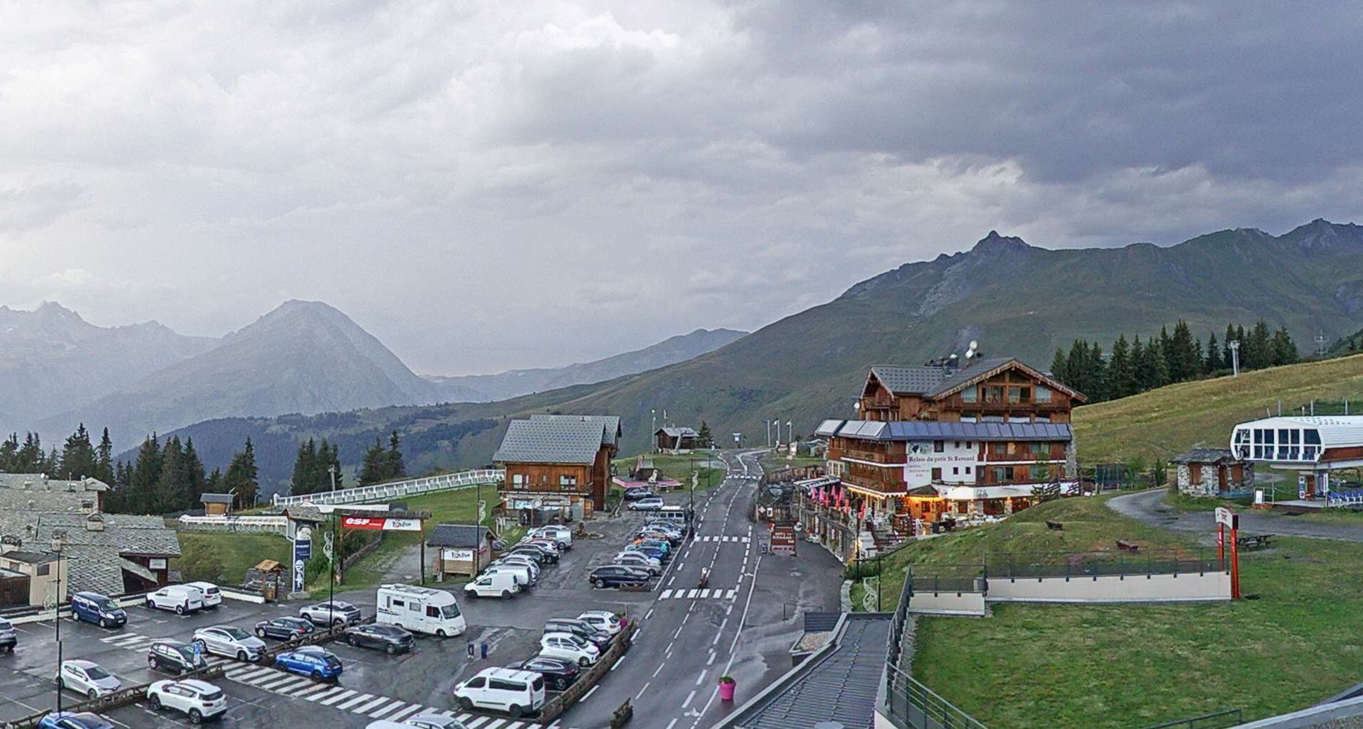 Montvalezan › Nord-ouest: Roches Noires Express - Hôtel Restaurant Relais du Petit Saint Bernard - Chalet Le Schatzi