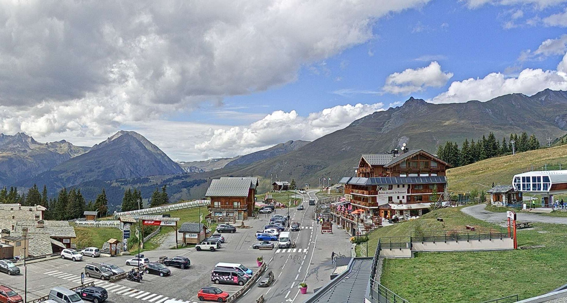 Montvalezan › Nord-ouest: Roches Noires Express - Hôtel Restaurant Relais du Petit Saint Bernard - Chalet Le Schatzi