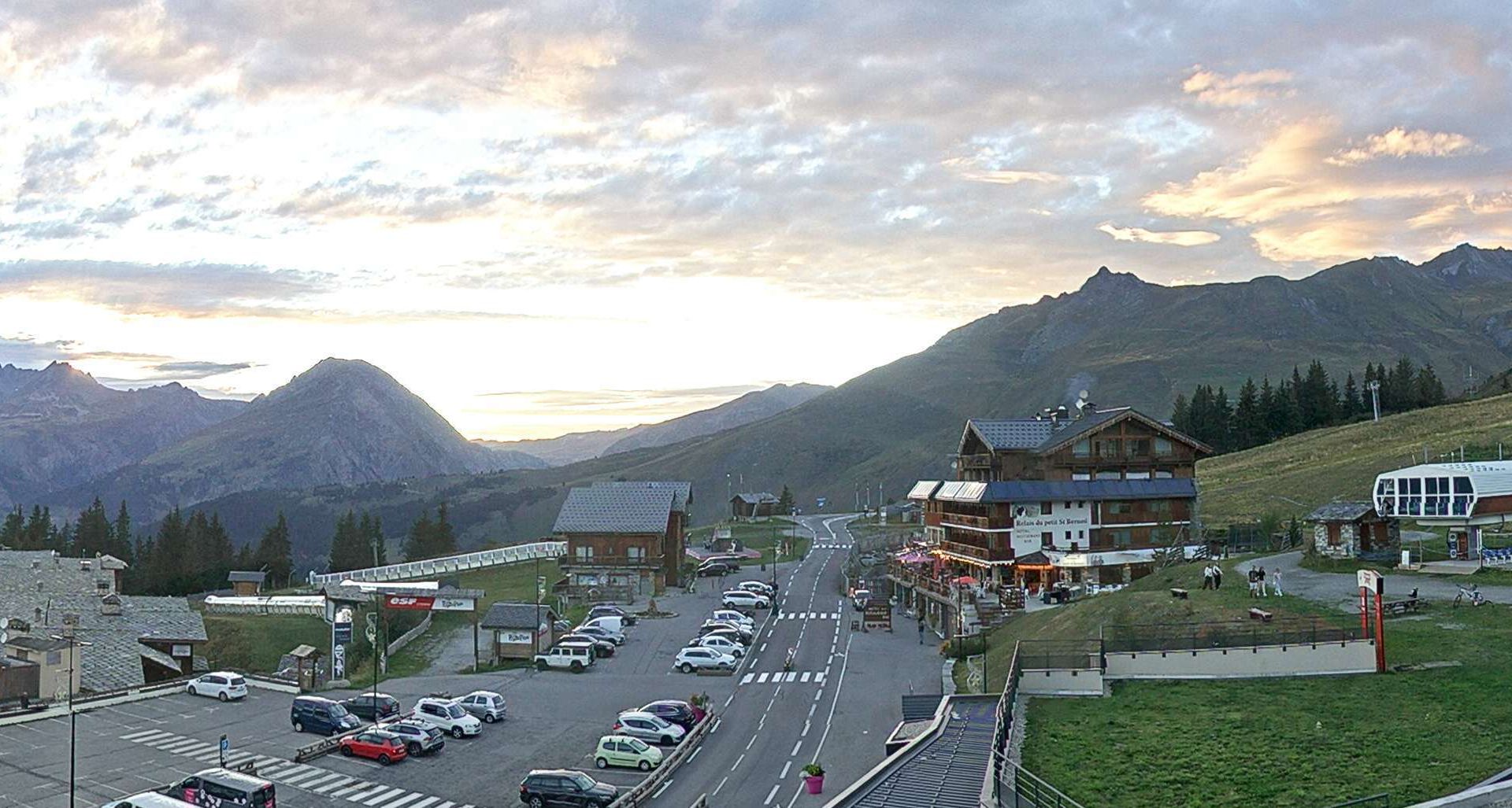 Montvalezan › Nord-ouest: Roches Noires Express - Hôtel Restaurant Relais du Petit Saint Bernard - Chalet Le Schatzi