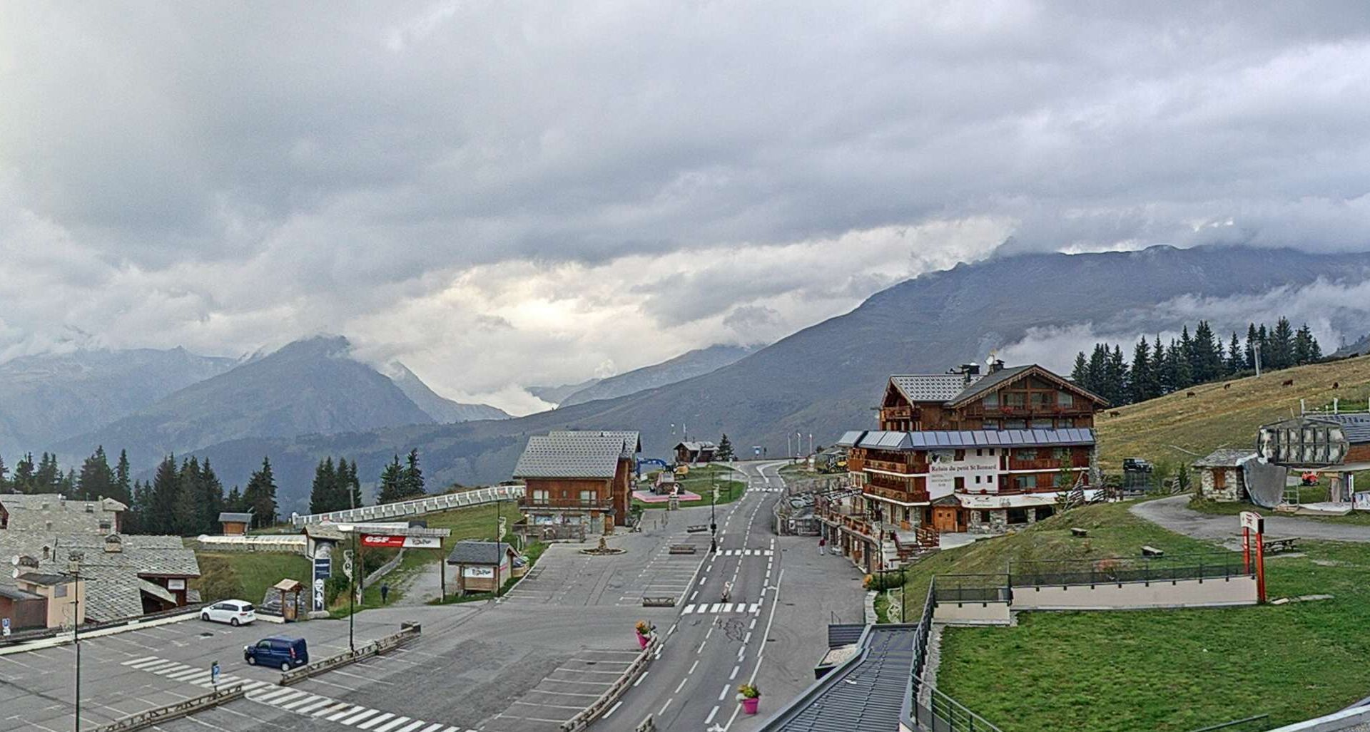 Montvalezan › Nord-ouest: Roches Noires Express - Hôtel Restaurant Relais du Petit Saint Bernard - Chalet Le Schatzi
